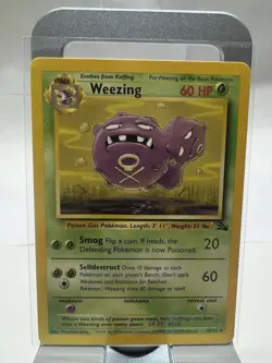 POKEMON WEEZING #45/62 FOSSIL REGULAR NON-HOLO NEAR MINT - Image 1