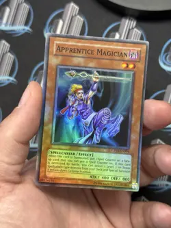 Yugioh Apprentice Magician CP04-EN004 Super Rare Misprint Full Holo Bleed - Image 3
