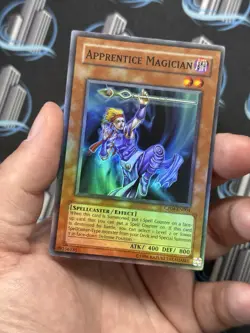 Yugioh Apprentice Magician CP04-EN004 Super Rare Misprint Full Holo Bleed - Image 4
