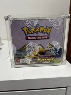 Pokemon TCG - SWSH - Vivid Voltage Booster Box (with small tear) with Acrylic 820650817496 - Image 1