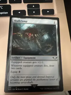 Skullclamp Universes Beyond: Warhammer 40000 Regular Mtg - Image 1