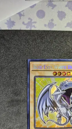 Yu-Gi-Oh! Blue-Eyes White Dragon BLMM-EN001 Rare Starlight 1st Ed Holo Card. - Image 3