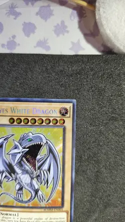 Yu-Gi-Oh! Blue-Eyes White Dragon BLMM-EN001 Rare Starlight 1st Ed Holo Card. - Image 4