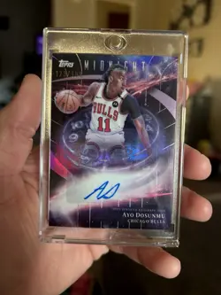 2025-26 Topps Midnight - Stroke of Midnight Autographs Ayo Dosunmu Twilight /199 - Image 1