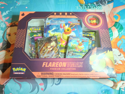 Pokemon TCG: Flareon VMAX Premium Collection (EU Version) - Image 1