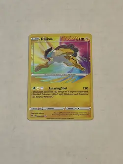 Pokemon TCG Raikou 050/185 Vivid Voltage Amazing Rare Holo 2020 NM - Image 3
