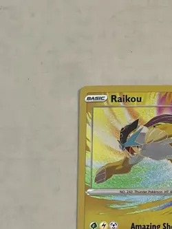 Pokemon TCG Raikou 050/185 Vivid Voltage Amazing Rare Holo 2020 NM - Image 4