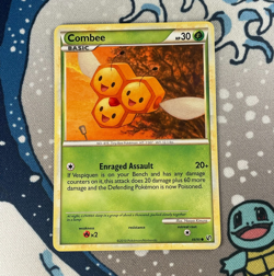 Combee 44/90 Non Holo Heartgold & Soulsilver Undaunted Pokemon Card 2010 NM/LP - Image 1