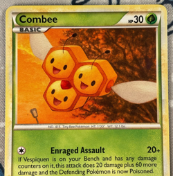 Combee 44/90 Non Holo Heartgold & Soulsilver Undaunted Pokemon Card 2010 NM/LP - Image 2
