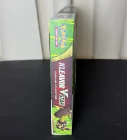 Pokemon TCG Kleavor V STAR Premium Collection 820650851254 - Image 2