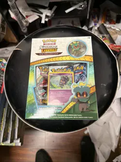 pokemon shining legends pin collection: marshadow - Image 1