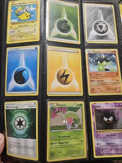 Small Lot of Pokemon Card of Miscellaneous Variety Pokemon TCG - Image 4