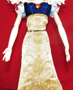 Disney Store 2009 Snow White 16" Tall Limited-Edition Doll No Box - Image 3