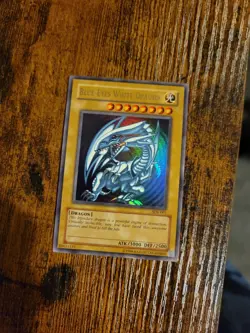 Rare Original Blue-Eyes White Dragon Holo Starter Deck Kaiba Yugioh Card SDK-001 - Image 1