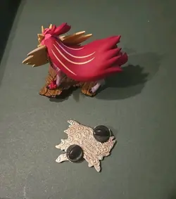 Pokemon TCG 2023 Crown Zenith Shiny Zamazenta Pin & PVC Figure - Image 3