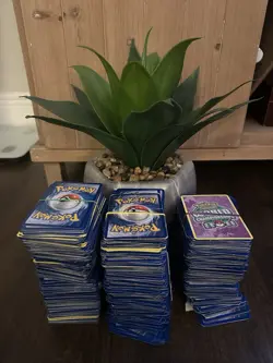 Pokemon TCG Bulk Card Lot 1,135 cards, ETB, Holos/Reverse/Commons - Image 5