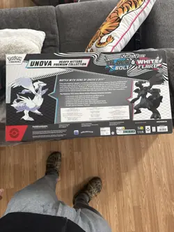 Pokemon TCG Unova Heavy Hitters Premium Collection Black Bolt & White Flare - Image 2