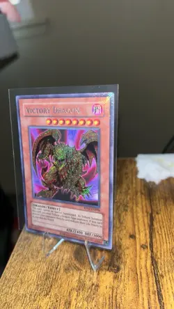 YuGiOh Victory Dragon RP02-EN098 Secret Rare Retro Pack 2 HOLOBLEED Foil Bleed - Image 4