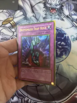 (UU) YuGiOh Bottomless Trap Hole GLD2-EN045 Gold Rare Limited Edition LP - Image 2