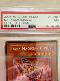 Yu-Gi-Oh! Promo "Dark Magician Girl" (2005) [PSA 7] - Collectors Tin: CT2-EN004 - Image 3
