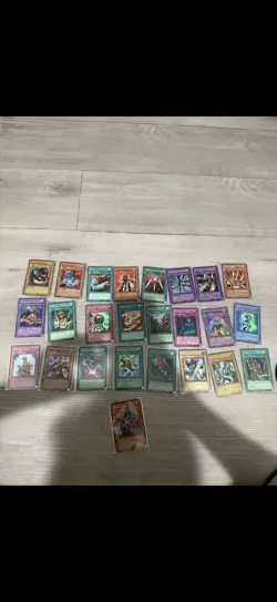 Konami Yu-Gi-Oh! TCG 100 Card Lot Yata-Garasu Red-Eyes B. Dragon Gemini Elf Eng - Image 4