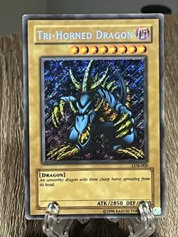 Tri-Horned Dragon – LOB-000 – Unlimited – Secret Rare – Yu-Gi-Oh! - Image 3