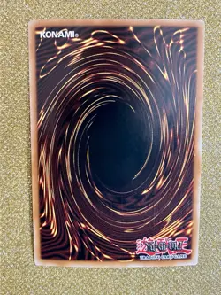 Lyla, Lightsworn Sorceress Ultimate Rare LOTD-EN019 Unlimited VLP-Nm Yugioh 2008 - Image 2