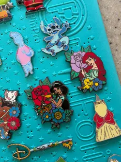 Disney Assorted Pin Trading PIN LOT - 50 Pins - LE LR OE CARDED! WOW! - Image 4