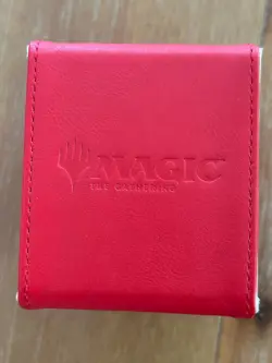 Magic The Gathering - Guilds of Ravnica Alcove Flip Deck Box (Boros) - MTG - Image 3