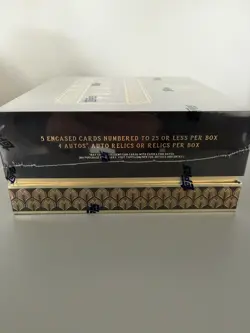 Topps Palatial Manchester United 2025/26 - Hobby Box | In Hand Factory Sealed - Image 4