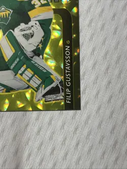 2025-26 UD Series 1 Rare Gold Dazzler Flip Gustavsson Minnesota Wild DZ-48 Gold - Image 3