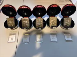 1999 Burger King Pokemon 23K Gold Plated Card 5/6 w Pokeballs & COA Charizard - Image 1