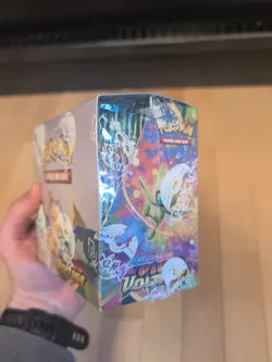 Pokemon TCG: Sword & Shield - Vivid Voltage Booster Box 820650817496 - Image 4