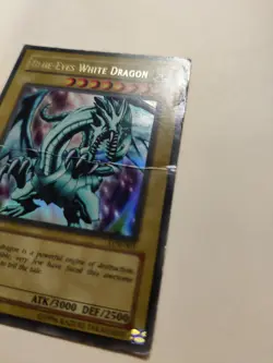 Blue-Eyes White Dragon LOB-001 Ultra Rare HP - Image 3