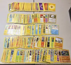 Lot of 400 Pokemon Cards includes 285 common 115 energy plus holo/reverse holo - Image 1