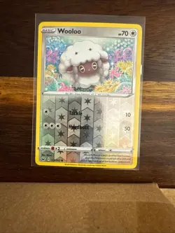 Wooloo 153/202 Common Sword & Shield Pokemon Reverse Holo Near Mint - Image 1