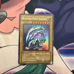 Yu-Gi-Oh! TCG Blue-Eyes White Dragon SDK-001 Ultra Rare Unlimited Damaged - Image 1