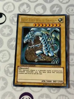 Blue-Eyes White Dragon - LC01-EN004 - Ultra Rare (MP) - Yugioh - Image 1