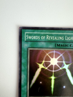 Swords of Revealing Light LOB-101 The Legend of Blue Eyes White Dragon - Image 2
