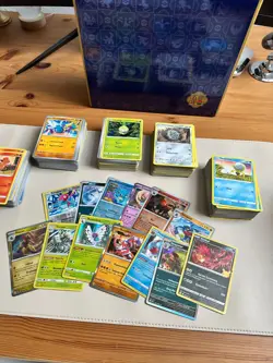 Pokemon Karten TCG Sammlung 50 Karten mit Reverse + Holo Rare - Englisch NM - Image 2