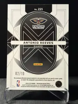 2024-25 Panini Obsidian Rookie Jersey Autographs Antonio Reeves #221 Gold /10 - Image 2