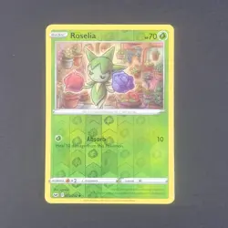Pokemon TCG - Roselia 002/202 - Sword & Shield - Reverse Holo - LP - Common 2020 - Image 2