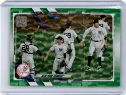2021 Topps #39 New York Yankees Green Foil Icy /499 New York Yankees - Image 1