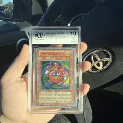 Konami Yu-Gi-Oh! Metal Raiders Time Wizard Ultra Rare MRD-065 BCCG 10 2002 - Image 1