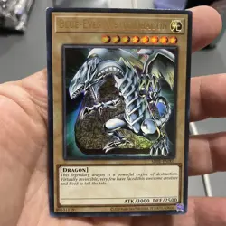 Blue-Eyes White Dragon SDBE-EN001 Unlimited Ultra Rare NM- +Bonus FREE SHIPPING! - Image 1