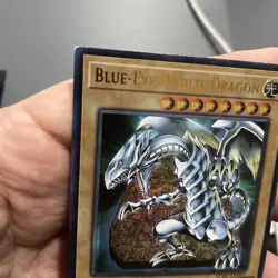 Blue-Eyes White Dragon SDBE-EN001 Unlimited Ultra Rare NM- +Bonus FREE SHIPPING! - Image 4