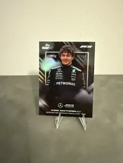 2025 Topps Lights Out F1 - Drivers Andrea Kimi Antonelli (RC) /10 - Image 2