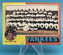 1975 Topps NEW YORK YANKEES Team Card #611 - Unmarked Checklist - Vintage (PWE) - Image 1