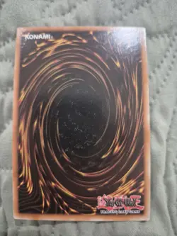 Blue-Eyes White Dragon - SBC2-ENB02 - SECRET RARE US Import - Image 2