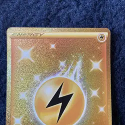 Pokemon - Lightning Energy - 235/203 - SWSH Evolving Skies - Gold Secret Rare - Image 4